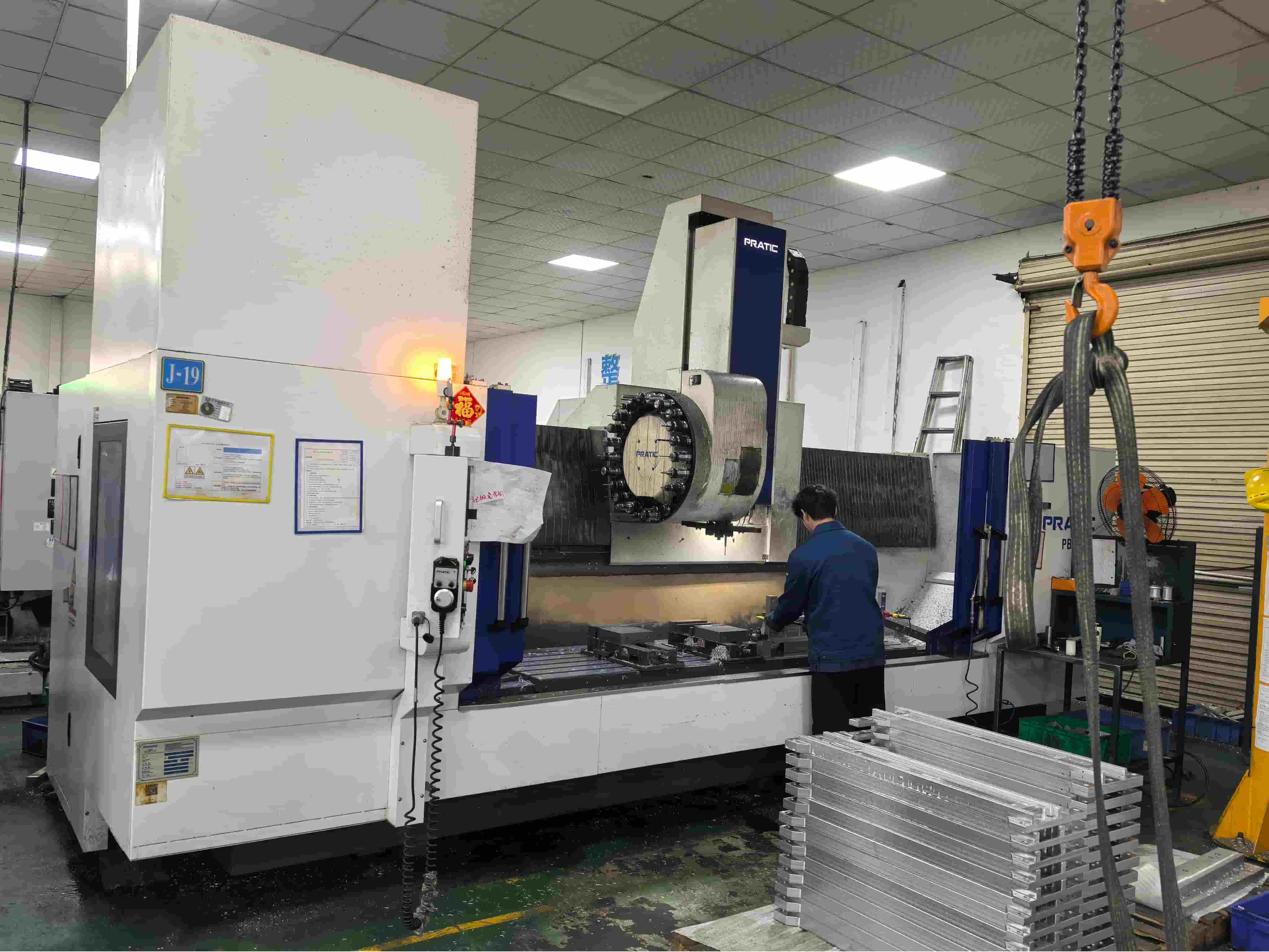 Lightweight Connectors for Industrial Robots